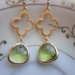 Peridot Earrings Green Gold Clover Connectors - Bridesmaid Earrings - Bridal Earrings - Wedding Earrings
